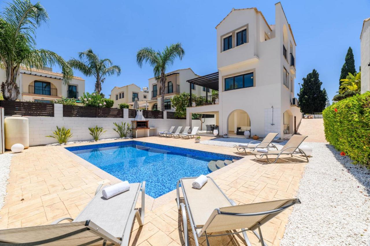 Protaras Centro Villa ภายนอก รูปภาพ