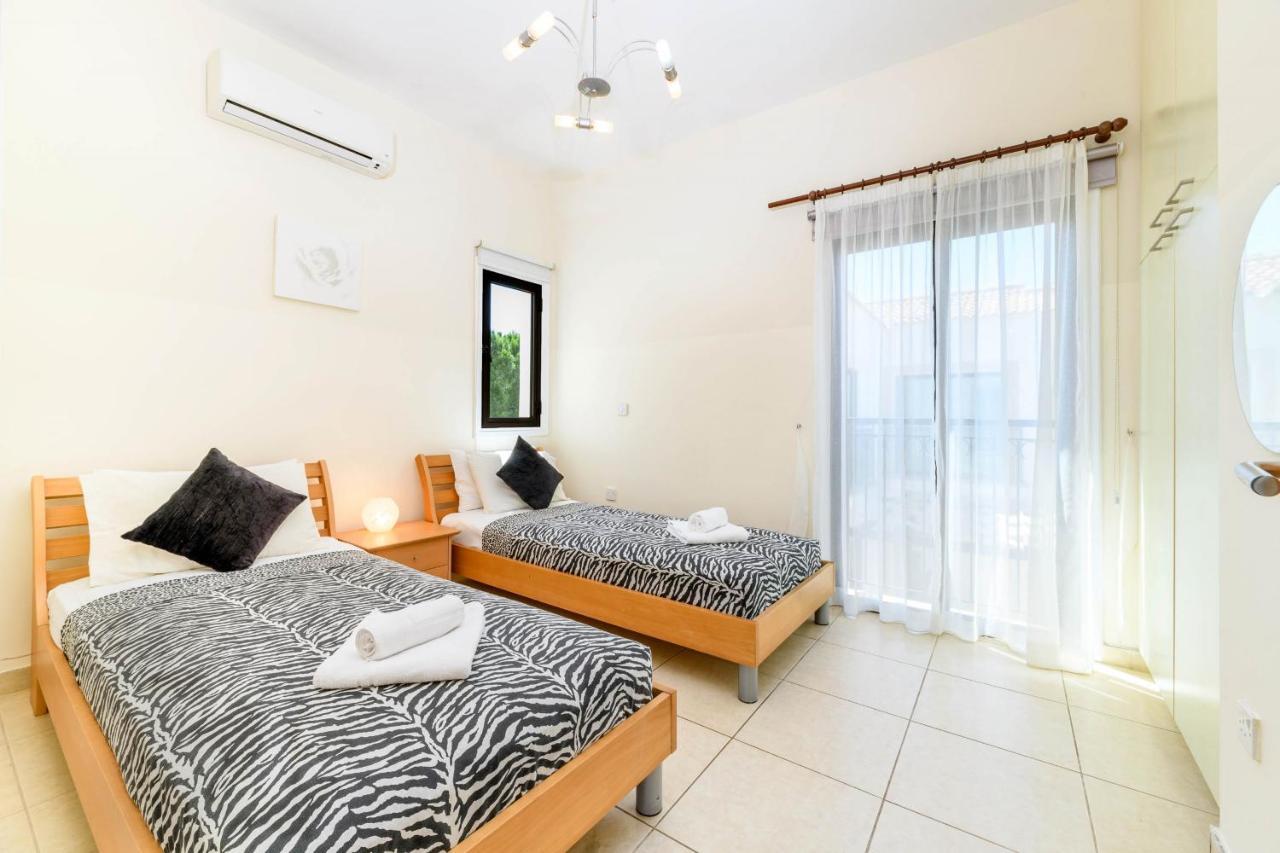 Protaras Centro Villa ภายนอก รูปภาพ